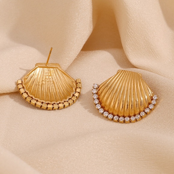 Gold Shell Earrings*Ocean Inspired Jewelry*Beach Jewelry*Vacation Jewelry* - Picture 3 of 5